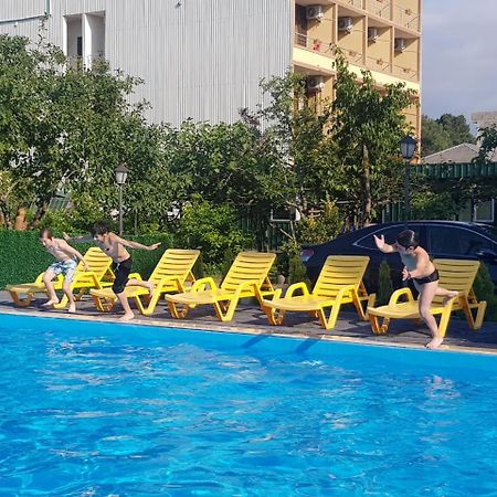 Midia Guest House Кобулети Екстериор снимка