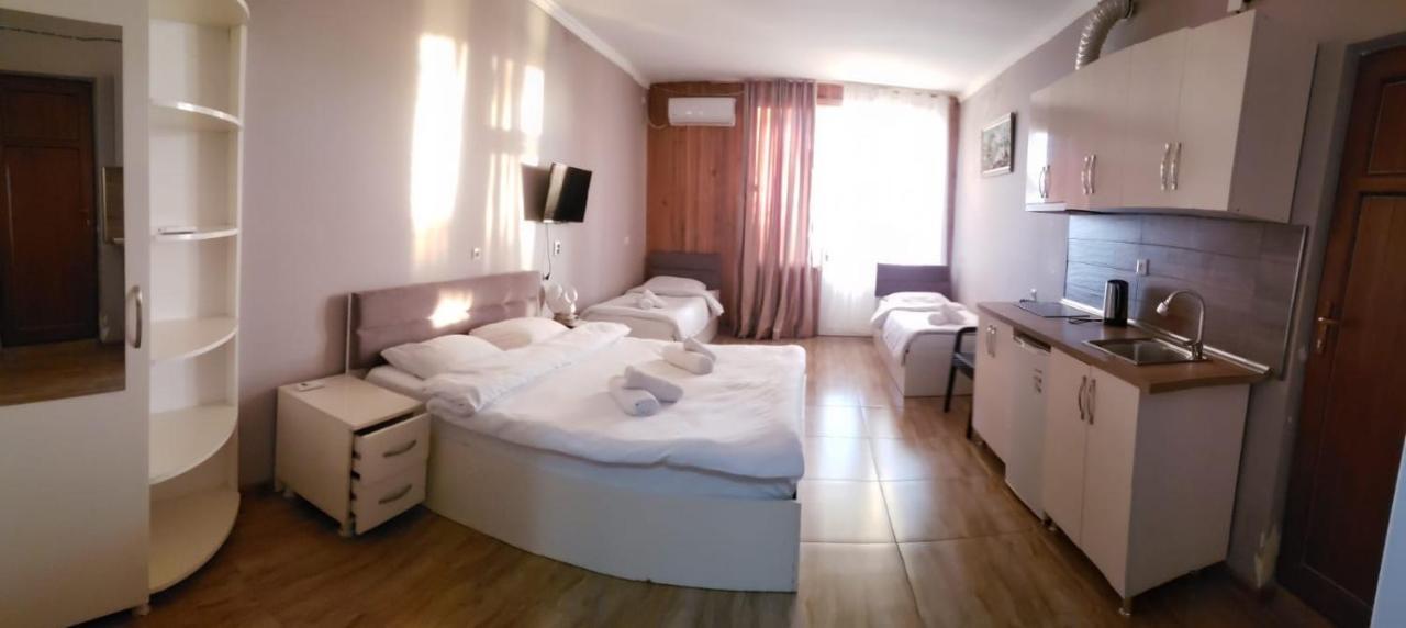 Midia Guest House Кобулети Екстериор снимка