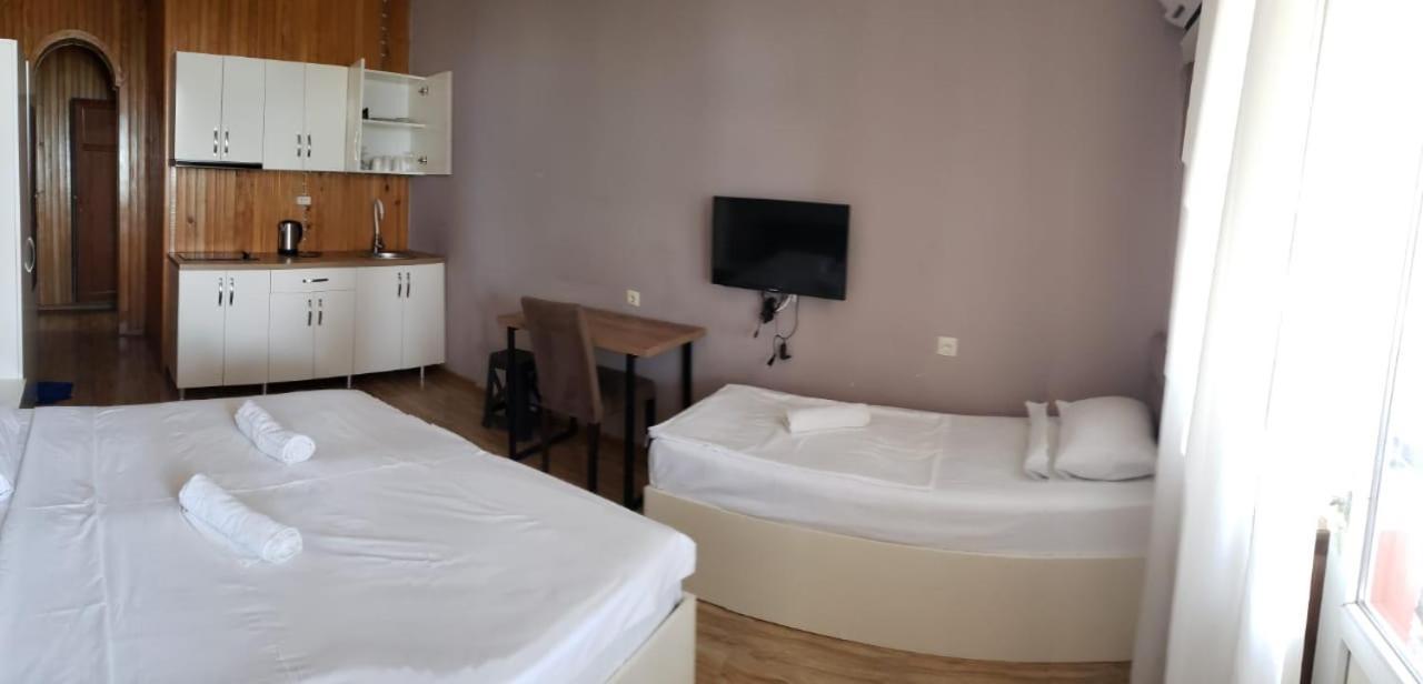 Midia Guest House Кобулети Екстериор снимка