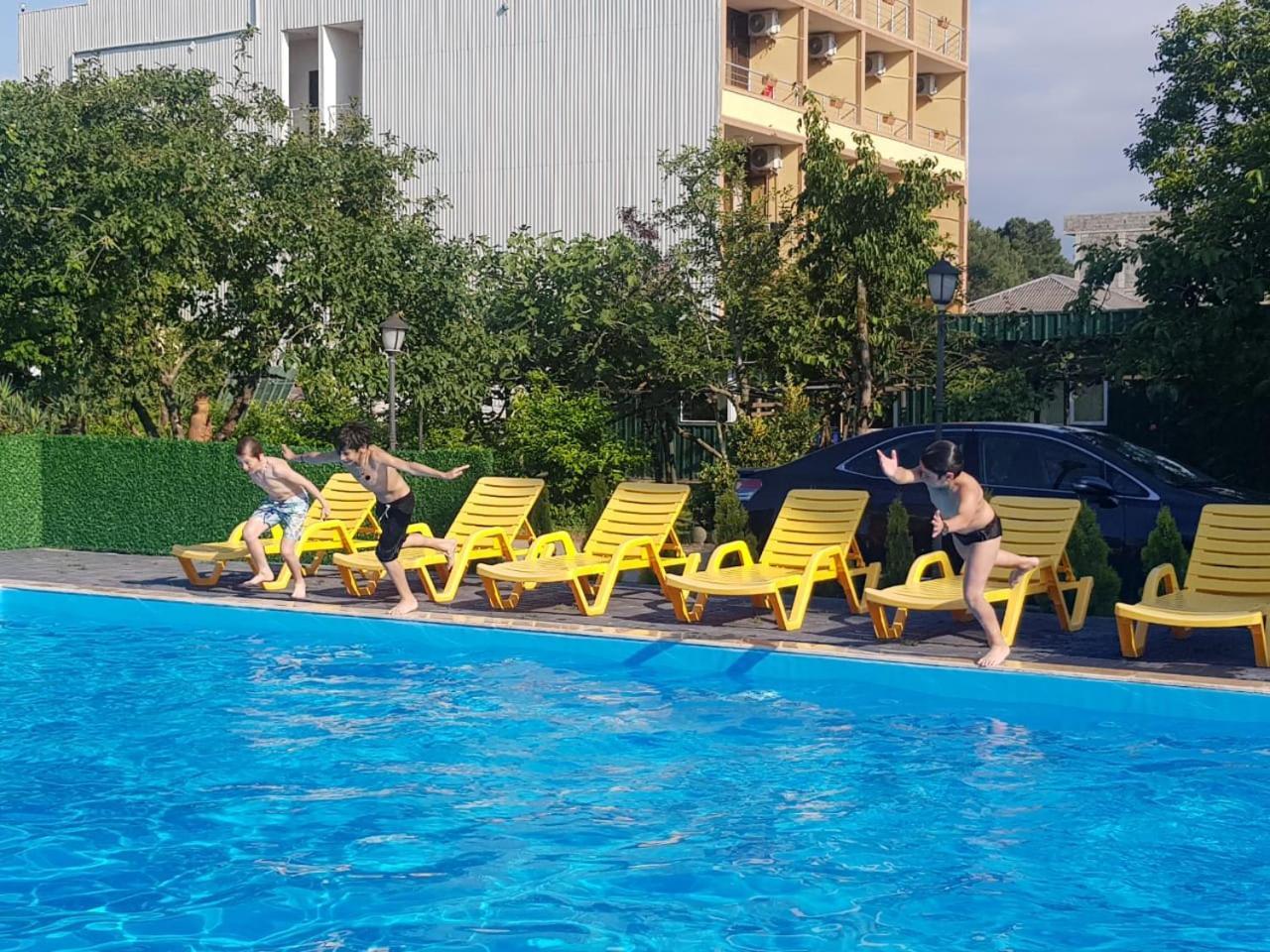 Midia Guest House Кобулети Екстериор снимка